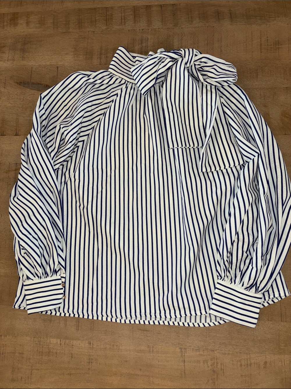 Entro Women’s Navy Striped Bow Tie L/S Blouse Medium NWT Preppy Nautical - Picture 4 of 8